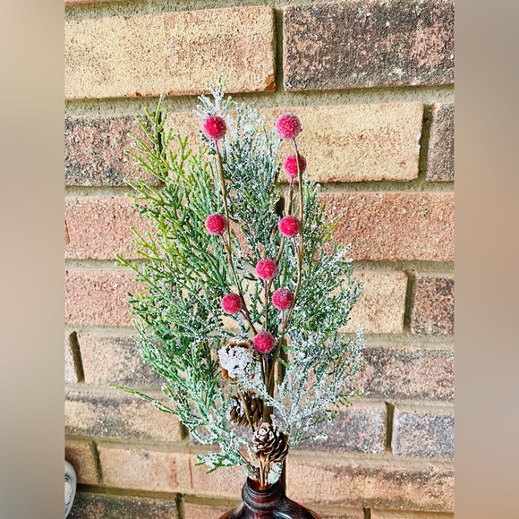 *Snowy Cypress & Sugar Berry Spray - Picture 6 of 11